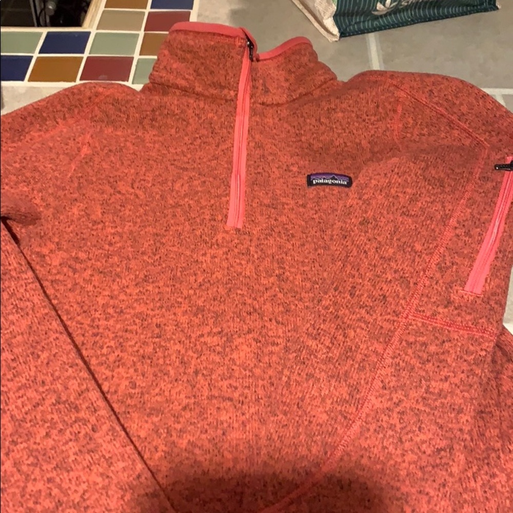 Patagonia quarter zip size xs.